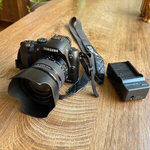 Samsung NX10 mirrorless DSLR